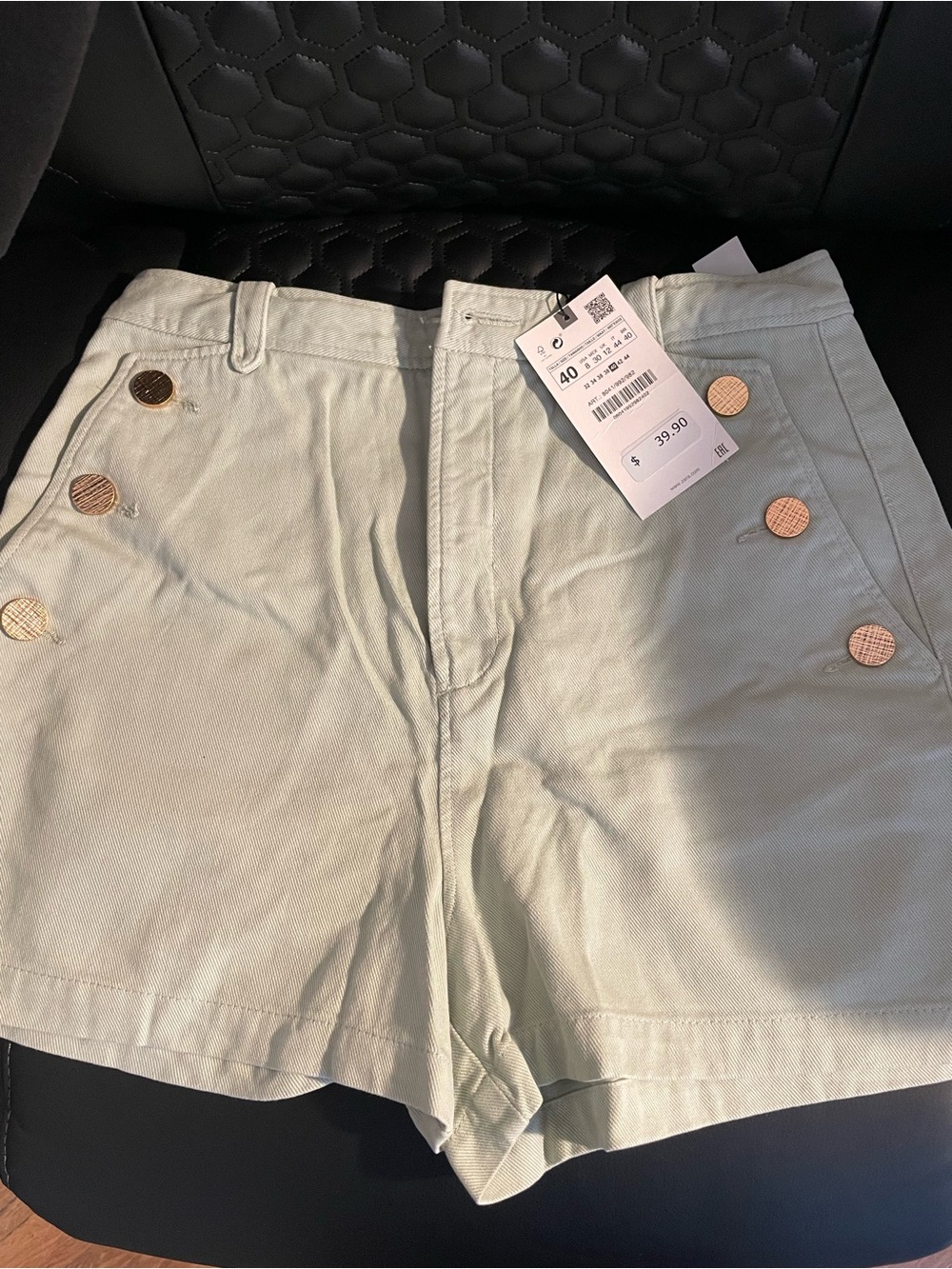 Size 8 | ZARA High-Waisted Button Detail Shorts